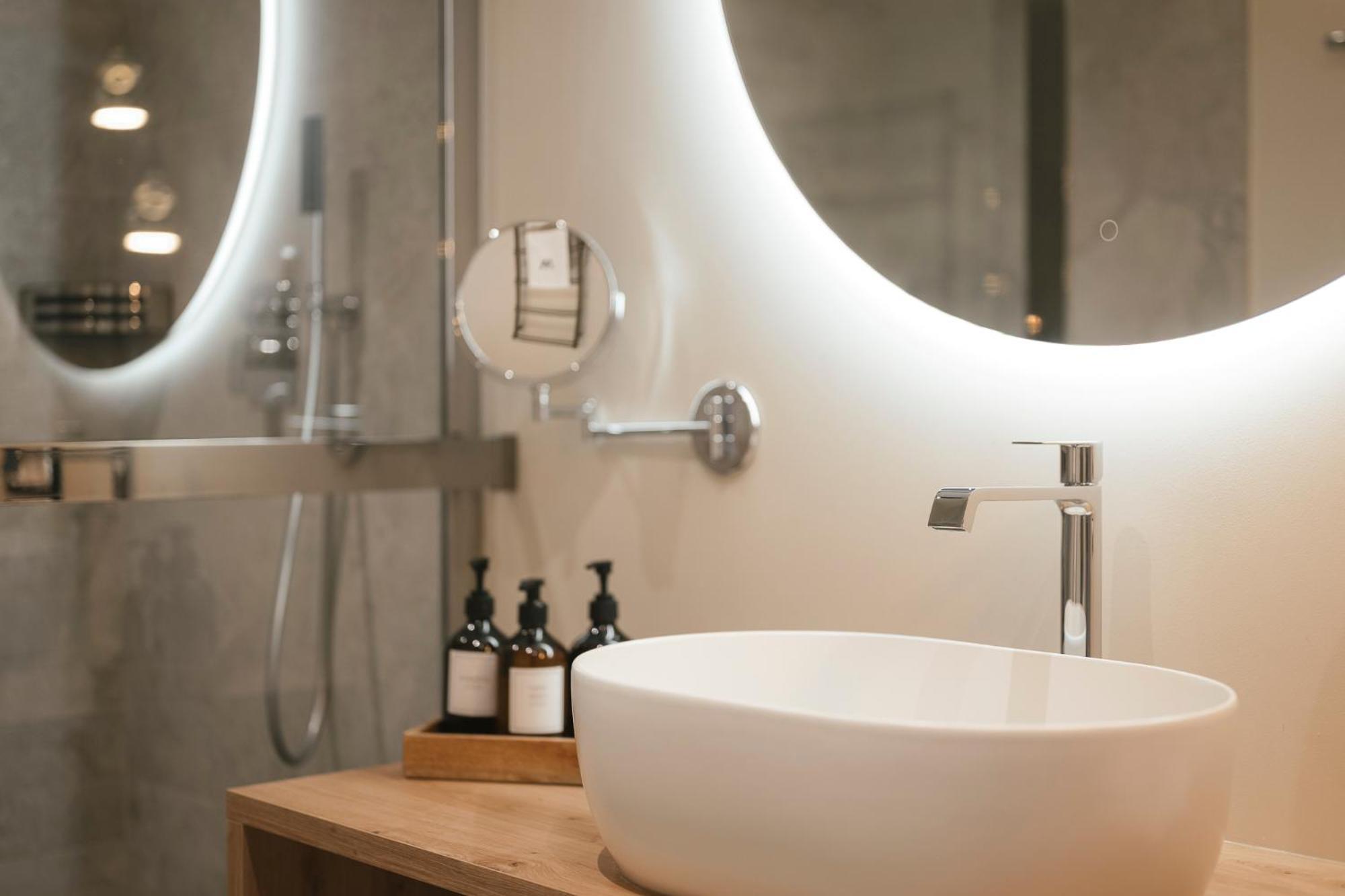 Boutique Hotel Wiesenhof - Adults Only Лана Екстериор снимка